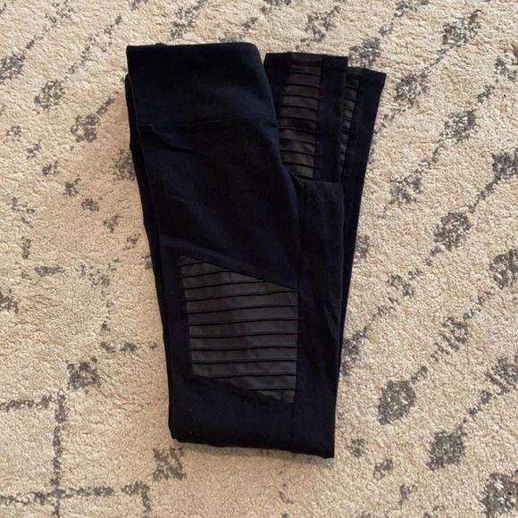 Alo yoga black moto legging sz xs - Picture 5 of 5